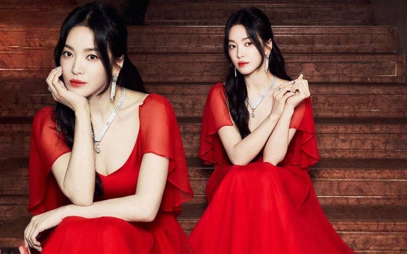 Hiếm lắm mới thấy Song Hye Kyo diện váy đỏ đi sự kiện, vừa xuất hiện đã chấn động cả mạng xã hội