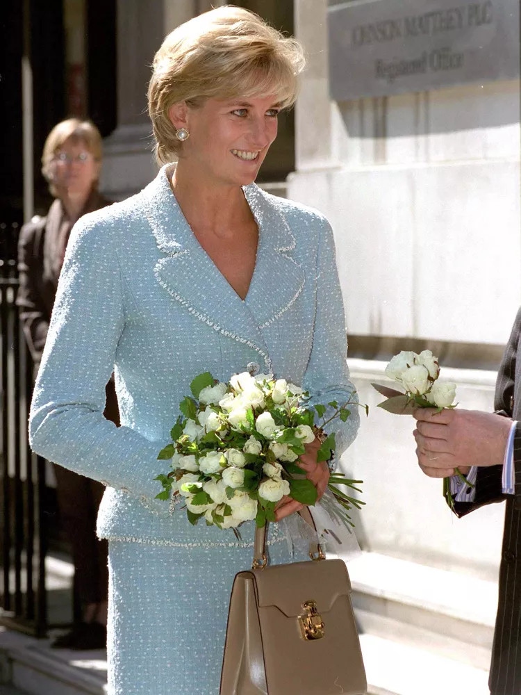 Bí mật đằng sau 8 chiếc túi xách yêu thích của Công nương Diana - Ảnh 3.