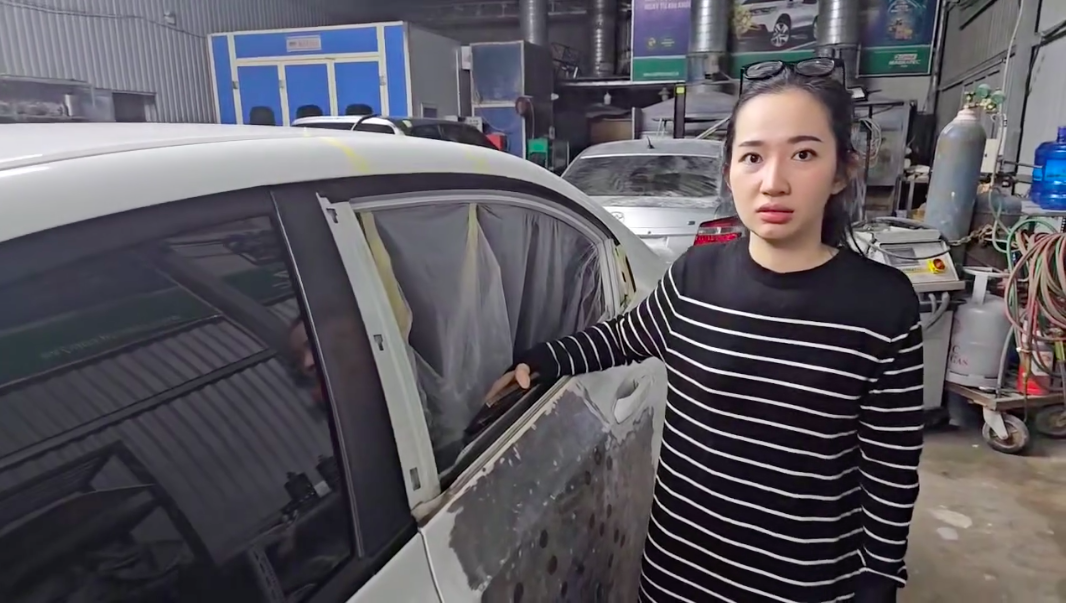 Em vợ Lê Dương Bảo Lâm gặp tai nạn, xe bị kéo lê và chắn ngang đường - Ảnh 6.