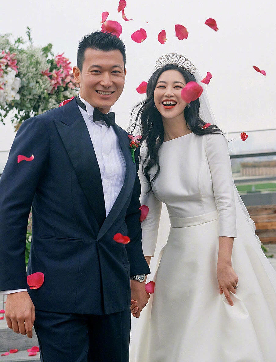 Mỹ nh&acirc;n 8 lần lọt top đẹp nhất thế giới: Si&ecirc;u gi&agrave;u từ phim tới đời, Lưu Diệc Phi cũng phải k&eacute;m cạnh - Ảnh 7.