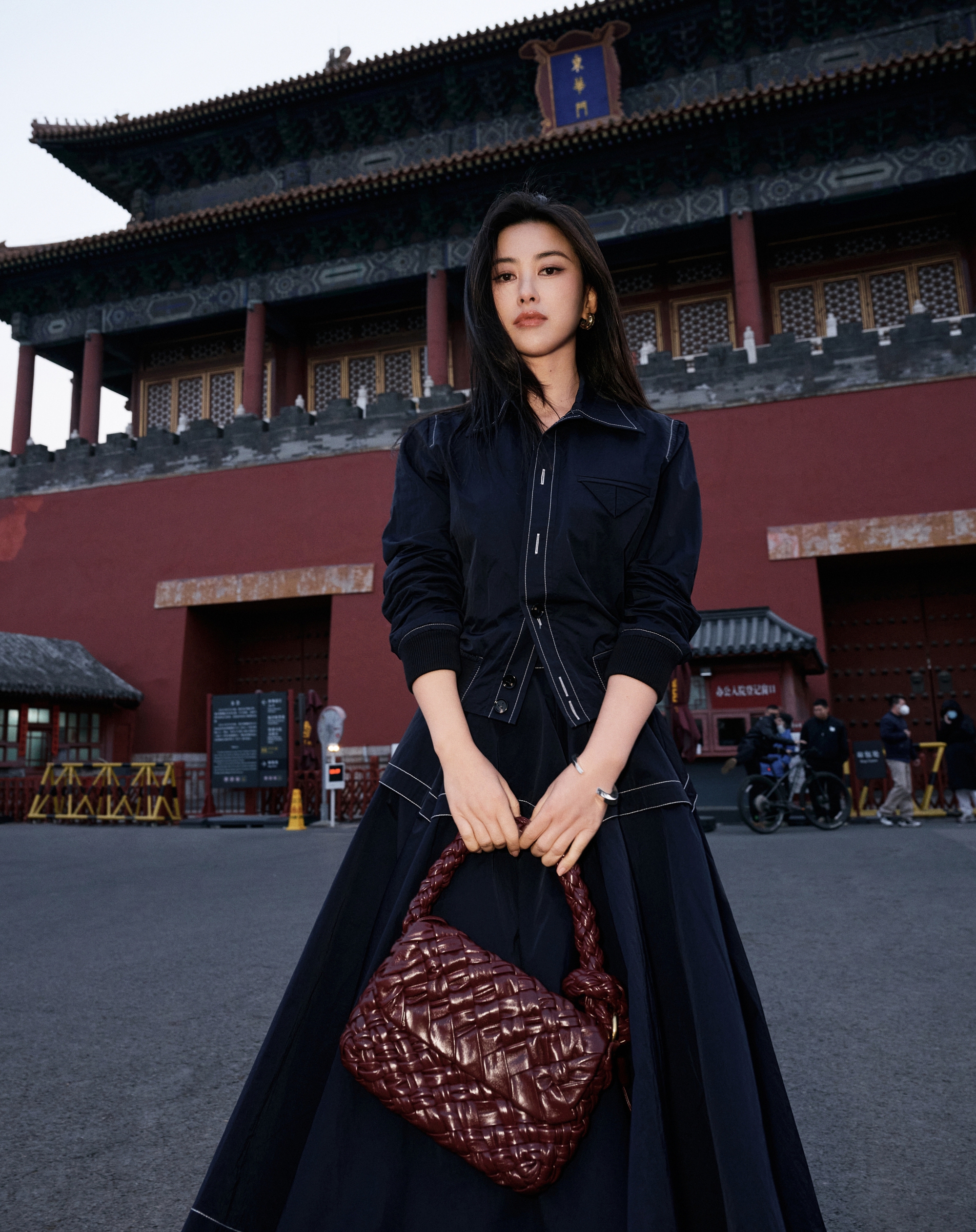 Mỹ nh&acirc;n 8 lần lọt top đẹp nhất thế giới: Si&ecirc;u gi&agrave;u từ phim tới đời, Lưu Diệc Phi cũng phải k&eacute;m cạnh - Ảnh 1.