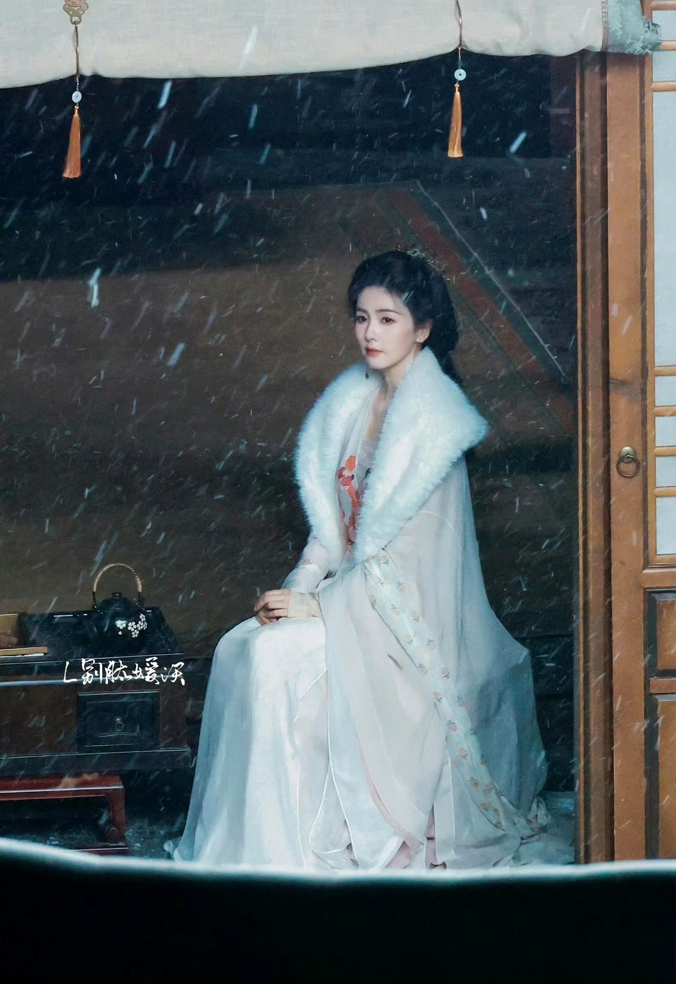 Mỹ nhân Hoa ngữ đẹp như thần nữ dưới tuyết ở phim mới, khung cảnh buồn đến nao lòng - Ảnh 4.