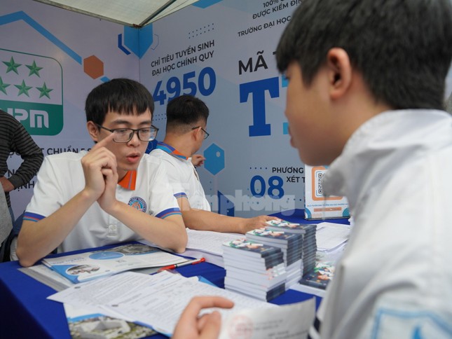 Trường Đại học Thương mại công bố điểm chuẩn các phương thức xét tuyển sớm: Cao nhất 29,25/30 điểm - Ảnh 1. Trường Đại học Thương mại công bố điểm chuẩn các phương thức xét tuyển sớm: Cao nhất 29,25/30 điểm - Ảnh 1.