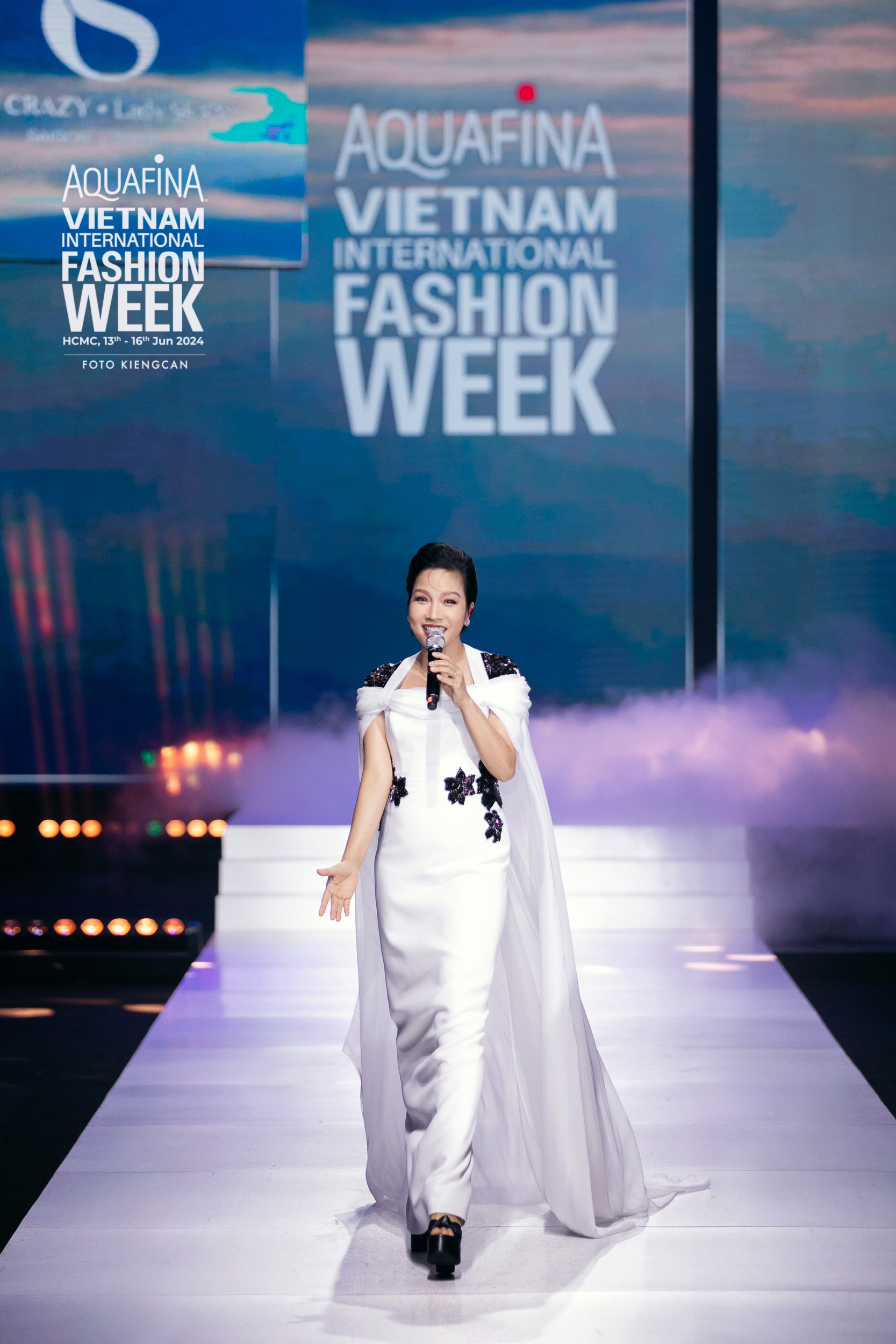 Diva Mỹ Linh vừa catwalk vừa hát cực đỉnh trong đêm diễn của thương hiệu Mr Crazy & Lady Sexy tại VIFW 2024 - Ảnh 4.