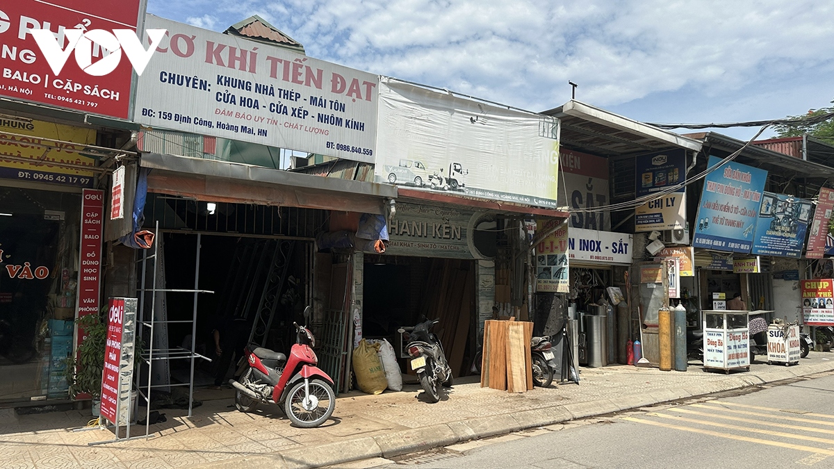 Cận cảnh nhà xưởng, nhà ở san sát trong ngõ sâu ở phố Định Công Hạ - Ảnh 10.