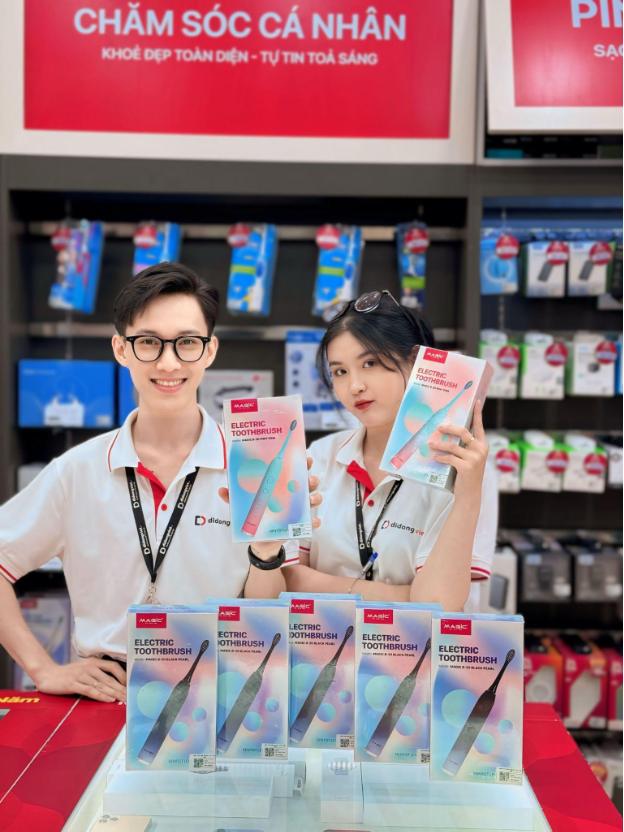 Bộ đôi tiết kiệm cho cả gia đình: Bàn chải điện và tăm nước dùng 5 năm chỉ 650.000 đồng - Ảnh 1.
