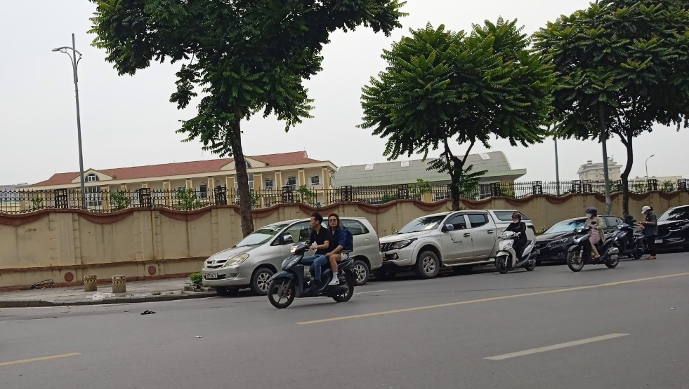 Hà Nội: Tai nạn liên hoàn nhiều xe ô tô, một tài xế xe máy nhập viện- Ảnh 3.