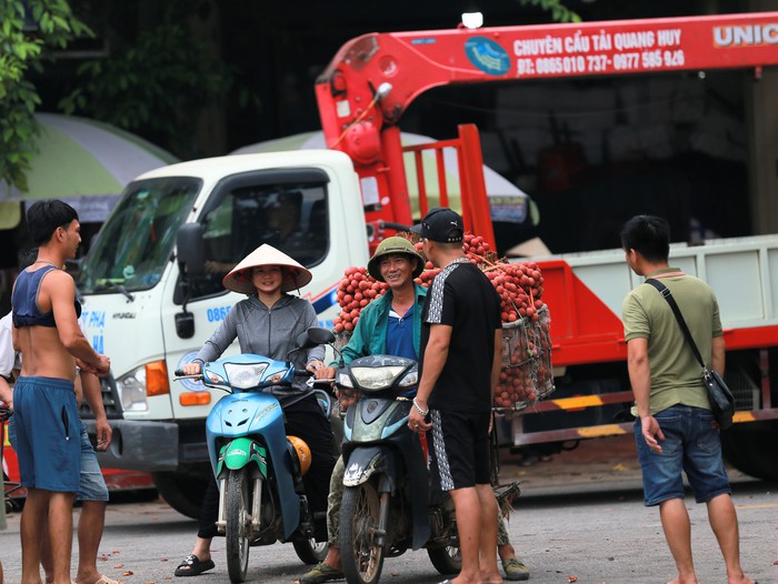 Bắc Giang: Người dân phấn khởi vì giá vải thiều cao chưa từng có, gần 100.000 đồng/kg - Ảnh 5.