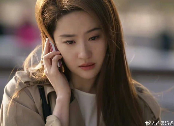 Kh&ocirc;ng ngờ c&oacute; ng&agrave;y Lưu Diệc Phi lại được khen diễn hay, h&uacute;t 890 triệu view nhờ cảnh phim b&ugrave;ng nổ cảm x&uacute;c - Ảnh 2.