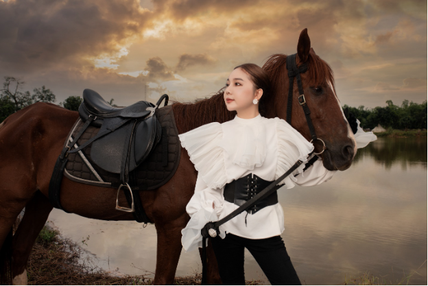 Gợi ý cách phối đồ từ nữ giảng viên có phong cách sành điệu - Ảnh 12. Gợi ý cách phối đồ từ nữ giảng viên có phong cách sành điệu - Ảnh 12.