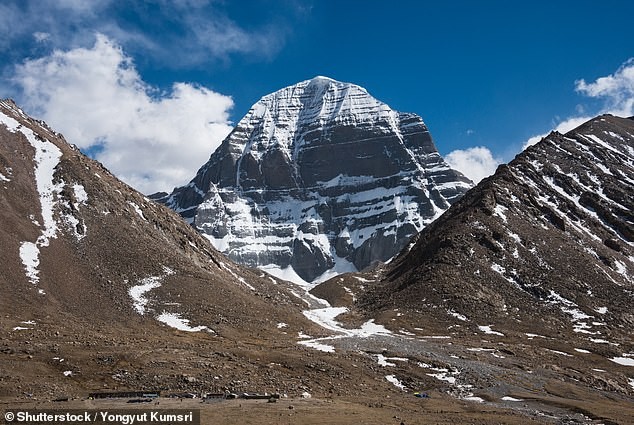 Lý do chưa ai leo lên được đỉnh núi nổi tiếng ở Tây Tạng - Ảnh 1.
