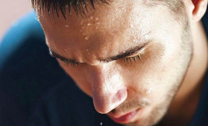 Đổ mồ hôi nhiều vào mùa hè có phải là giải độc? - Ảnh 1. Đổ mồ hôi nhiều vào mùa hè có phải là giải độc? - Ảnh 1.