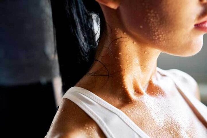 Đổ mồ hôi nhiều vào mùa hè có phải là giải độc? - Ảnh 3. Đổ mồ hôi nhiều vào mùa hè có phải là giải độc? - Ảnh 3.