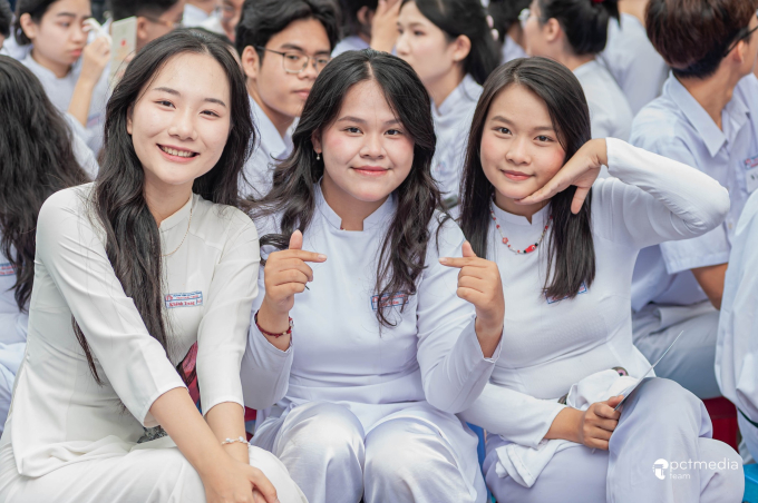 Ngôi trường cấp 3 tại Đà Nẵng đang khiến học sinh và phụ huynh &quot;bàng hoàng&quot; vì thi gần 60 điểm mới đỗ - Ảnh 2.