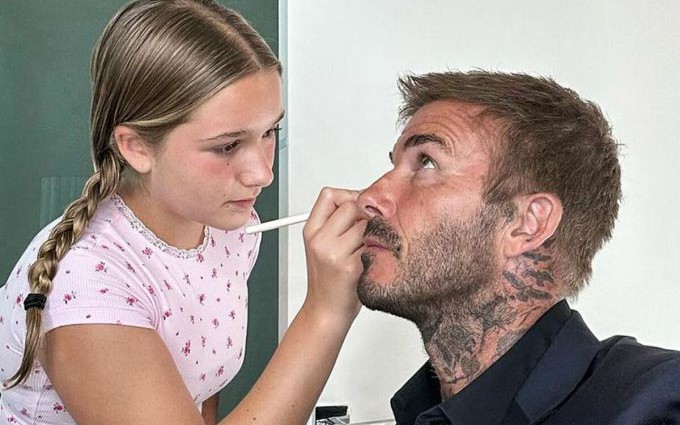 Nhiều năm qua, David Beckham suốt ngày bị đay nghiến &quot;không biết dạy con&quot;, nhưng nhìn Brad Pitt và Tom Cruise mà xem: Beckham dạy con hay quá ấy chứ!