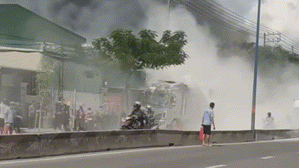 Vụ cháy ở Bình Chánh: Hai người thiệt mạng vì quay lại chữa cháy - Ảnh 1.