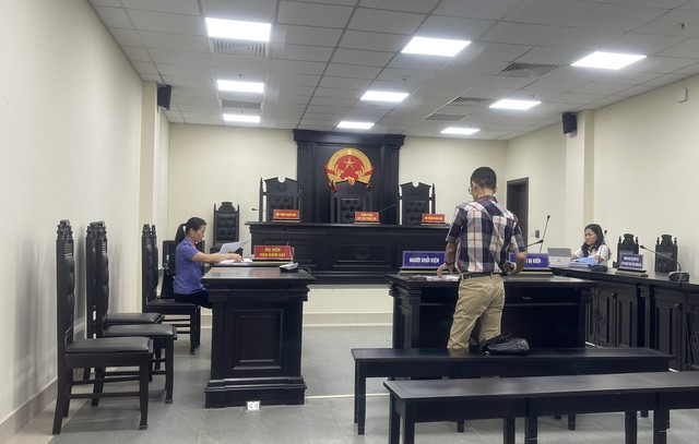 Thăm con riêng tại Hà Nội bị phạt 4 triệu đồng, người đàn ông ở TP HCM kiện chủ tịch quận - Ảnh 1.