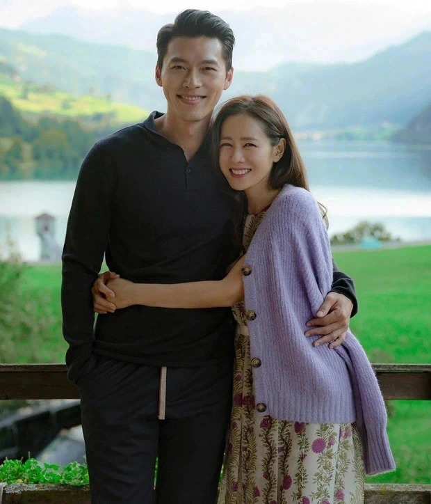 Phát sốt ảnh Son Ye Jin - Hyun Bin đi mua sắm, loạt biểu hiện cưng chiều vợ gây bão - Ảnh 4.