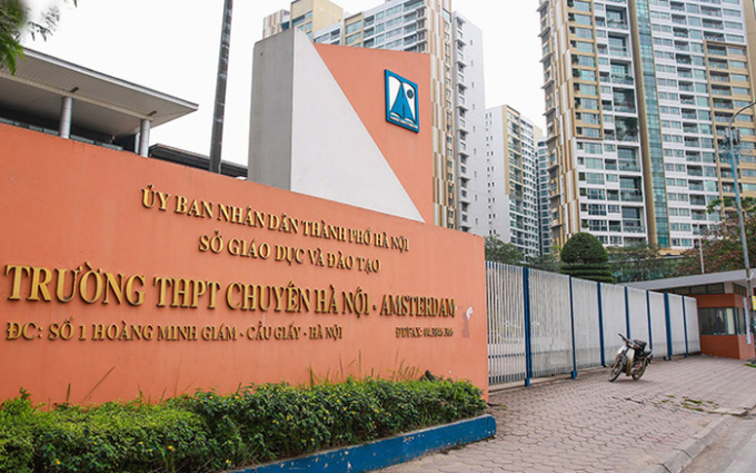 2 ngôi trường THCS đình đám ở Hà Nội bỗng bị đưa lên &quot;bàn cân&quot; gây tranh cãi, hàng trăm người tham gia tranh luận không hồi kết - Ảnh 2.