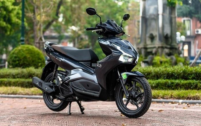 Giá xe máy đồng loạt dò đáy cuối tháng 6: Honda Vision, Air Blade, SH...  dưới mức đề xuất gần 25 triệu đồng, có xe tặng kèm smartphone - Ảnh 3.