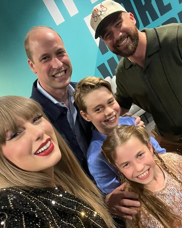 Công chúa Charlotte gây sốt khi giống hệt cố Nữ vương Elizabeth II trong bức ảnh selfie cùng Taylor Swift- Ảnh 1.