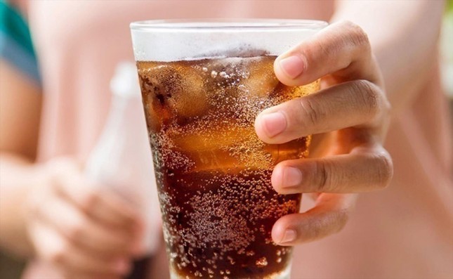 Hệ lụy từ đồ uống có đường với sức khỏe: Cần áp dụng thuế tiêu thụ đặc biệt - Ảnh 1.