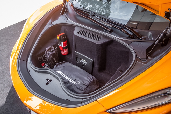 Hot girl 9X đời đầu tặng McLaren GT cho ông xã nhân dịp sinh nhật: Giá không dưới 16 tỷ đồng, là xe chính hãng độc nhất Việt Nam - Ảnh 12.