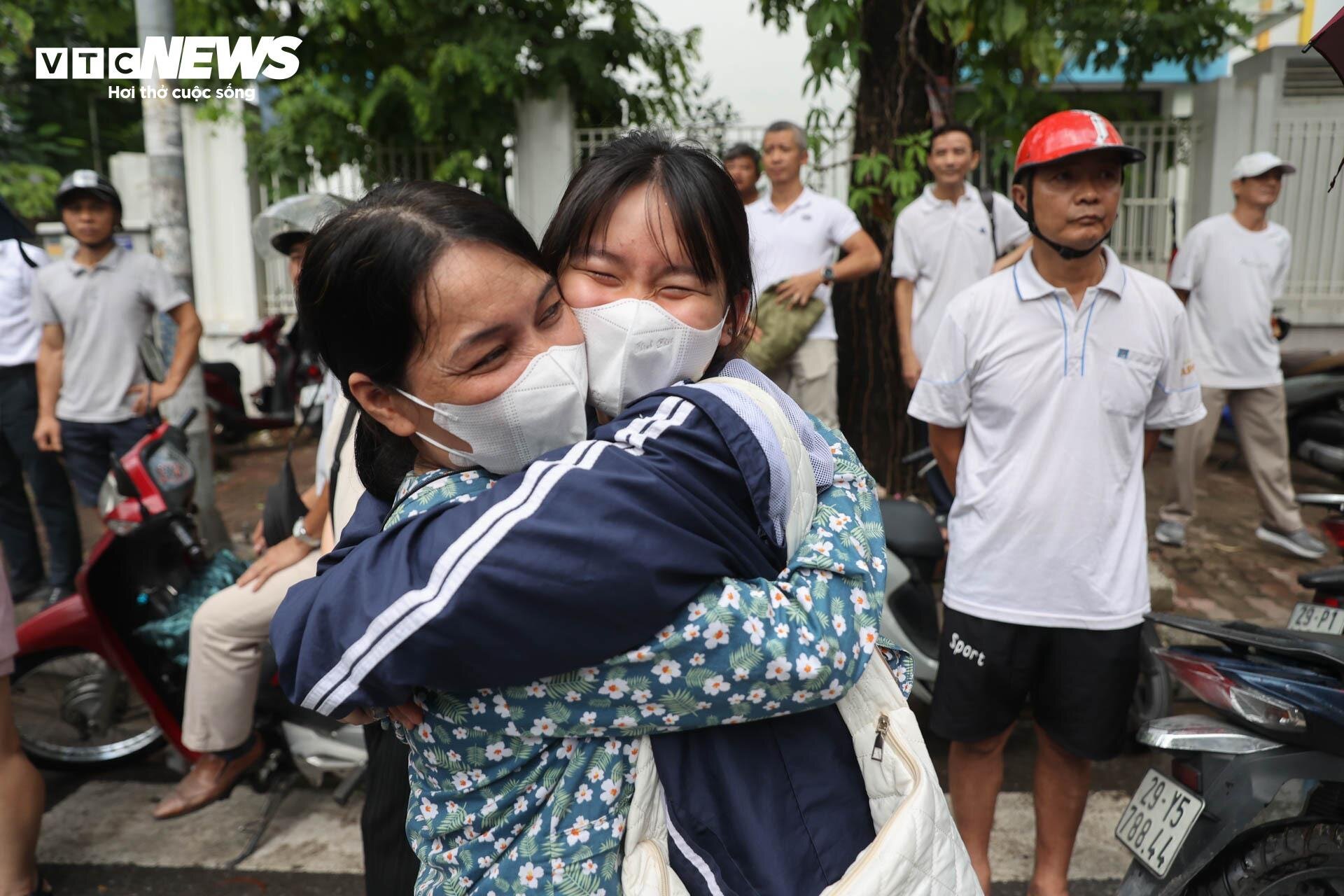 &quot;Trúng tủ&quot; đề Văn tốt nghiệp, thí sinh mừng rơi nước mắt viết liền 8 trang giấy - Ảnh 3.