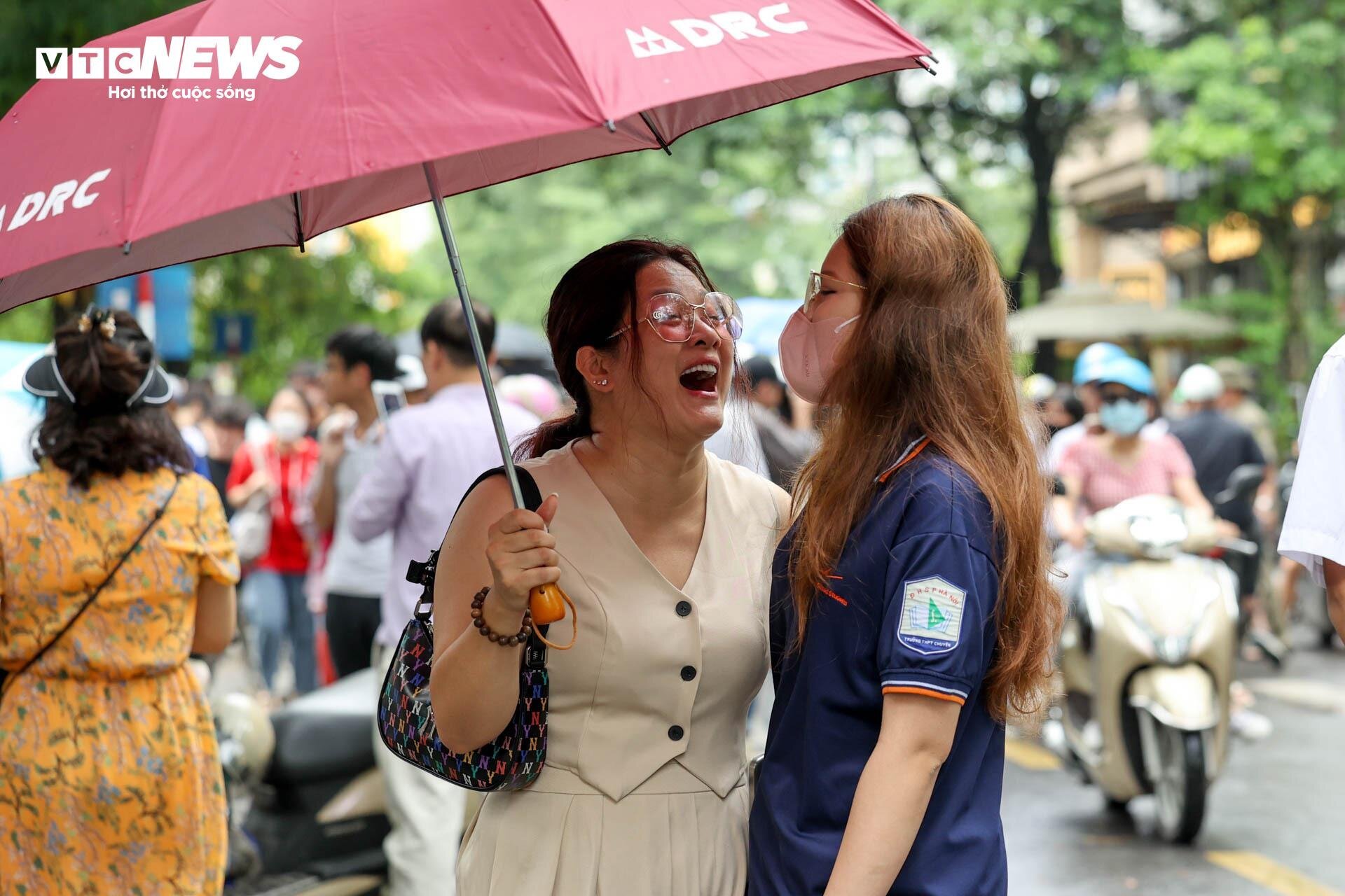 &quot;Trúng tủ&quot; đề Văn tốt nghiệp, thí sinh mừng rơi nước mắt viết liền 8 trang giấy - Ảnh 5.