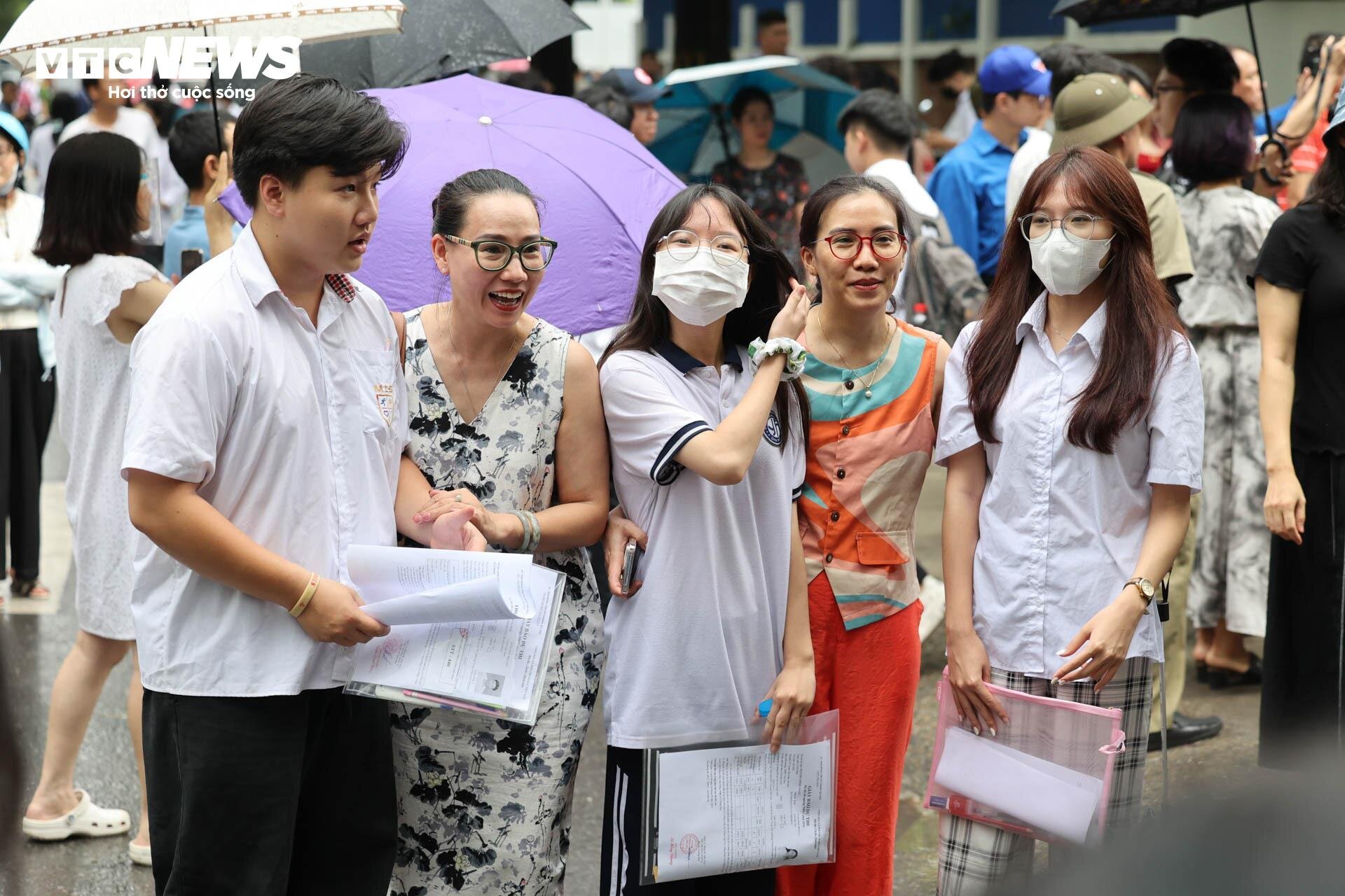 &quot;Trúng tủ&quot; đề Văn tốt nghiệp, thí sinh mừng rơi nước mắt viết liền 8 trang giấy - Ảnh 7.