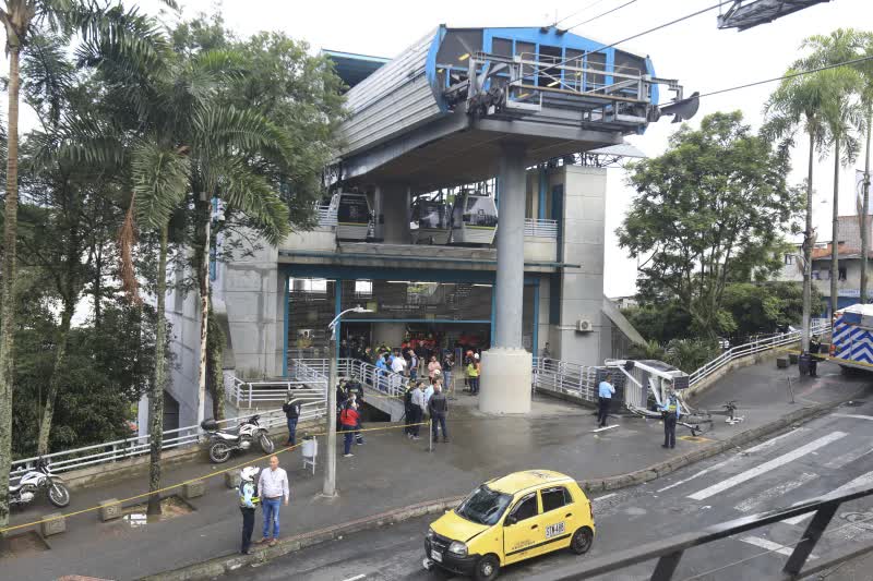 Tai nạn thảm khốc: Cáp treo đang di chuyển bị đứt cáp, rơi từ trên cao xuống đất khiến hơn 20 người thương vong - Ảnh 3.