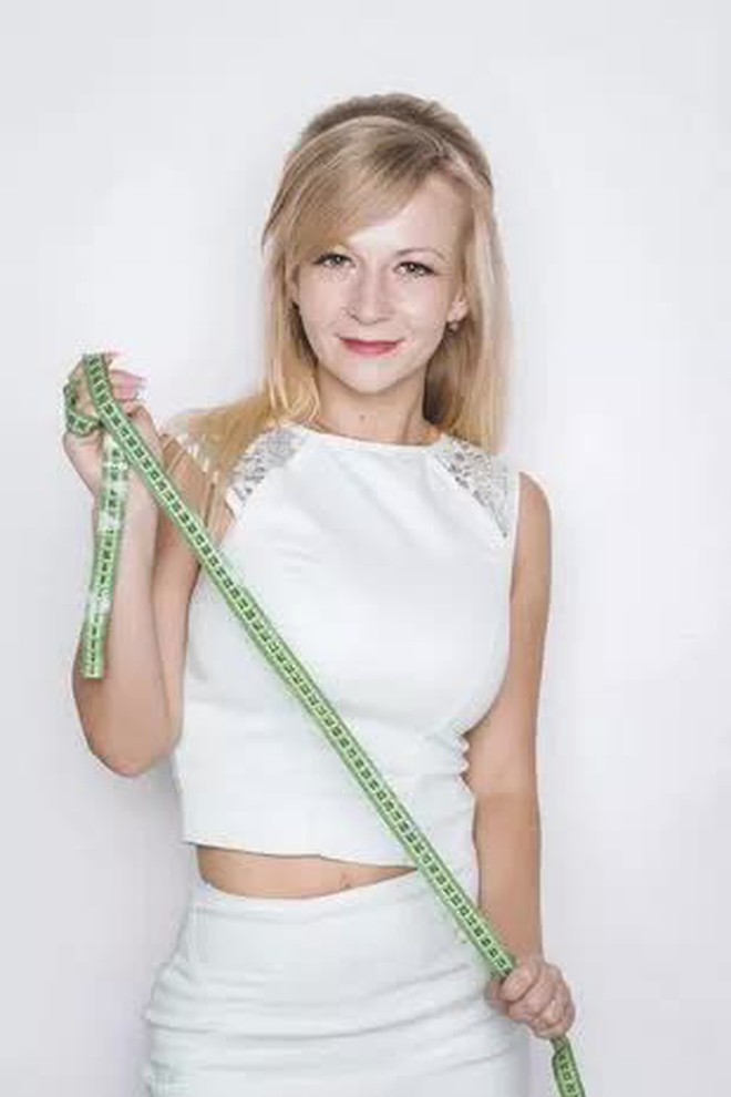 Kinh ho&agrave;ng khoảnh khắc người đ&agrave;n &ocirc;ng lao thẳng chiếc BMW từ tầng 3 xuống vỡ n&aacute;t, nghi tự vẫn c&ugrave;ng người t&igrave;nh đang mang thai - Ảnh 3.