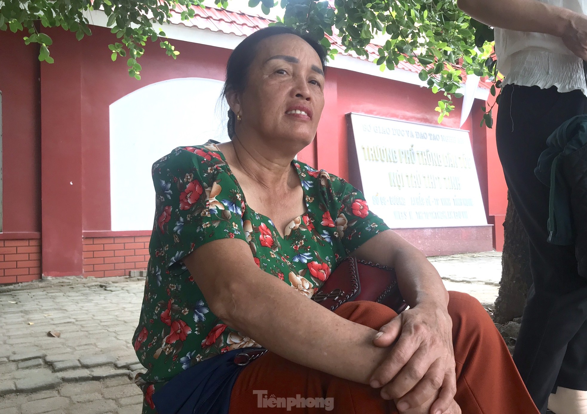 Phụ huynh vượt hơn 100km xuống phố động viên con, cháu thi tốt - Ảnh 6.