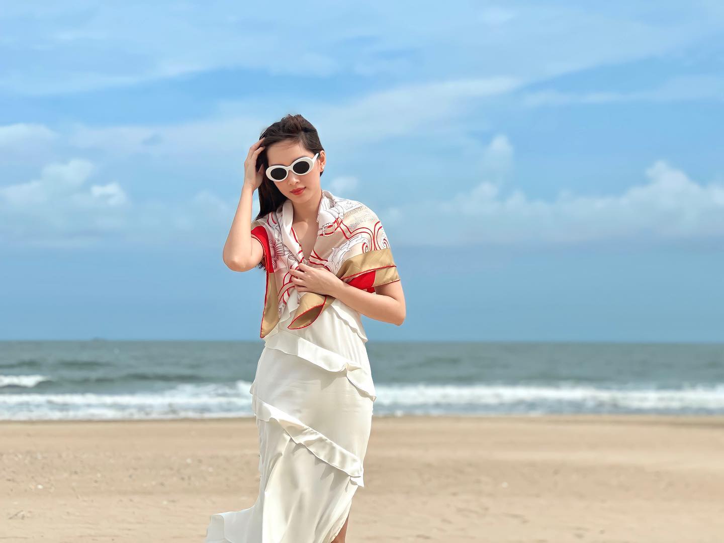 Hoa hậu Thu Thảo gợi ý 10 cách mặc đồ sáng màu, áp dụng đi du lịch càng đẹp- Ảnh 7.