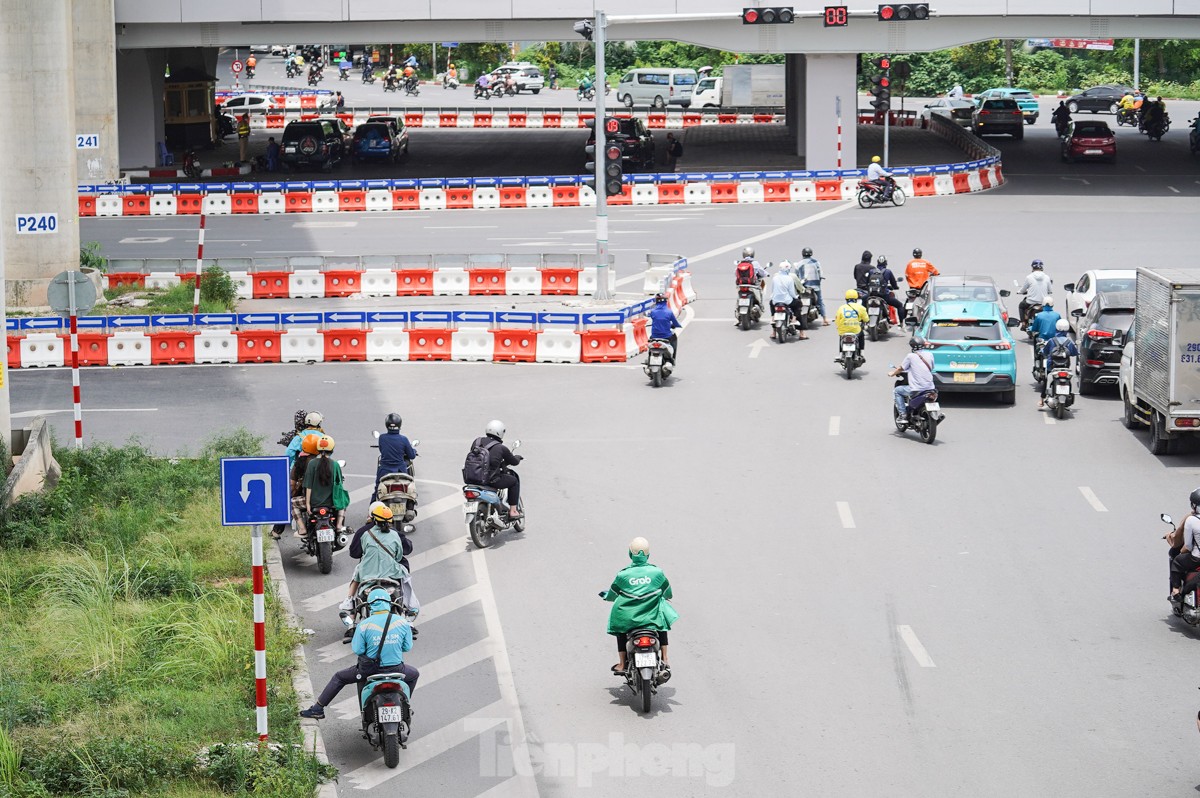 Người lao động vật vã mưu sinh dưới cái nắng như rang, mặt đường hơn 50 độ C ở Hà Nội - Ảnh 16.