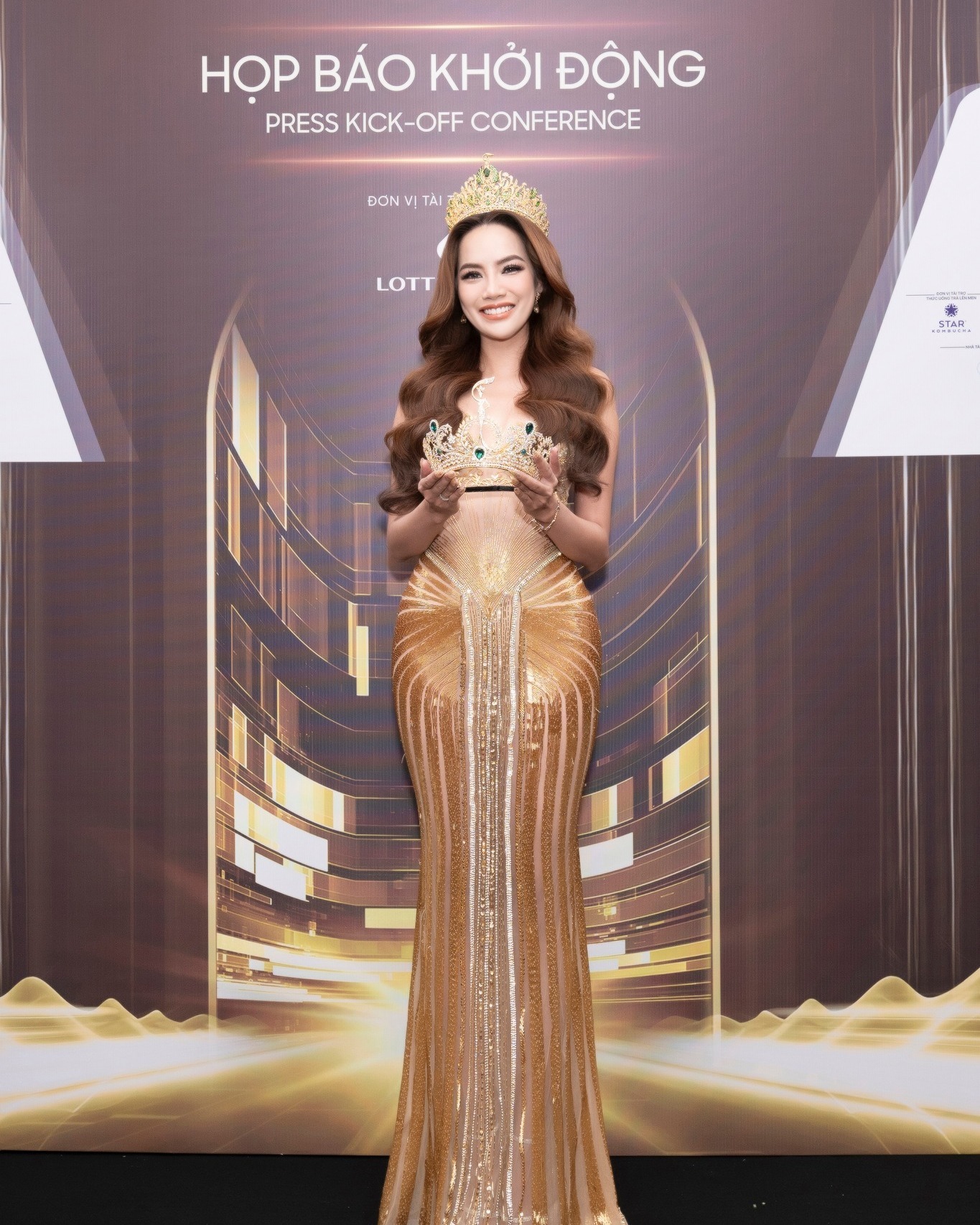 Dàn Hoa - Á hậu đọ sắc trên thảm đỏ Miss Grand Vietnam 2024: Thiên Ân gây bão với đường cong quyến rũ- Ảnh 1.