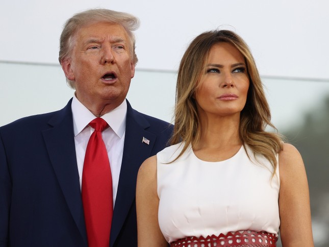 Bà Melania được khuyên bỏ ông Trump - Ảnh 2.