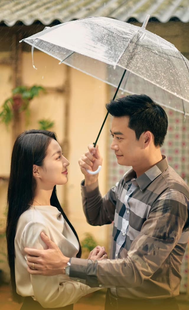 Cặp sao Việt lệch 11 tuổi vẫn được khen đẹp đôi, nhà gái là mỹ nhân từng gây bão MXH vì mặt mộc trong veo - Ảnh 5. Cặp sao Việt lệch 11 tuổi vẫn được khen đẹp đôi, nhà gái là mỹ nhân từng gây bão MXH vì mặt mộc trong veo - Ảnh 5.