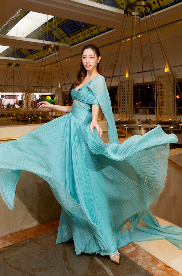 Trước thềm kết thúc nhiệm kỳ, Lê Hoàng Phương diện lại váy, tái hiện khoảnh khắc ở MGI 2023 - Ảnh 4.