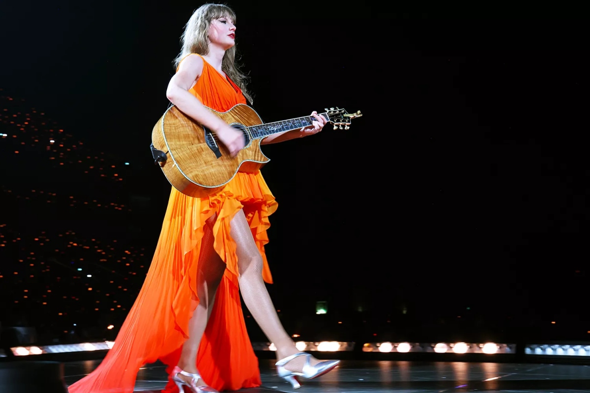 Cận cảnh những bộ cánh ấn tượng của Taylor Swift trong Eras Tour ở châu Âu - Ảnh 7.