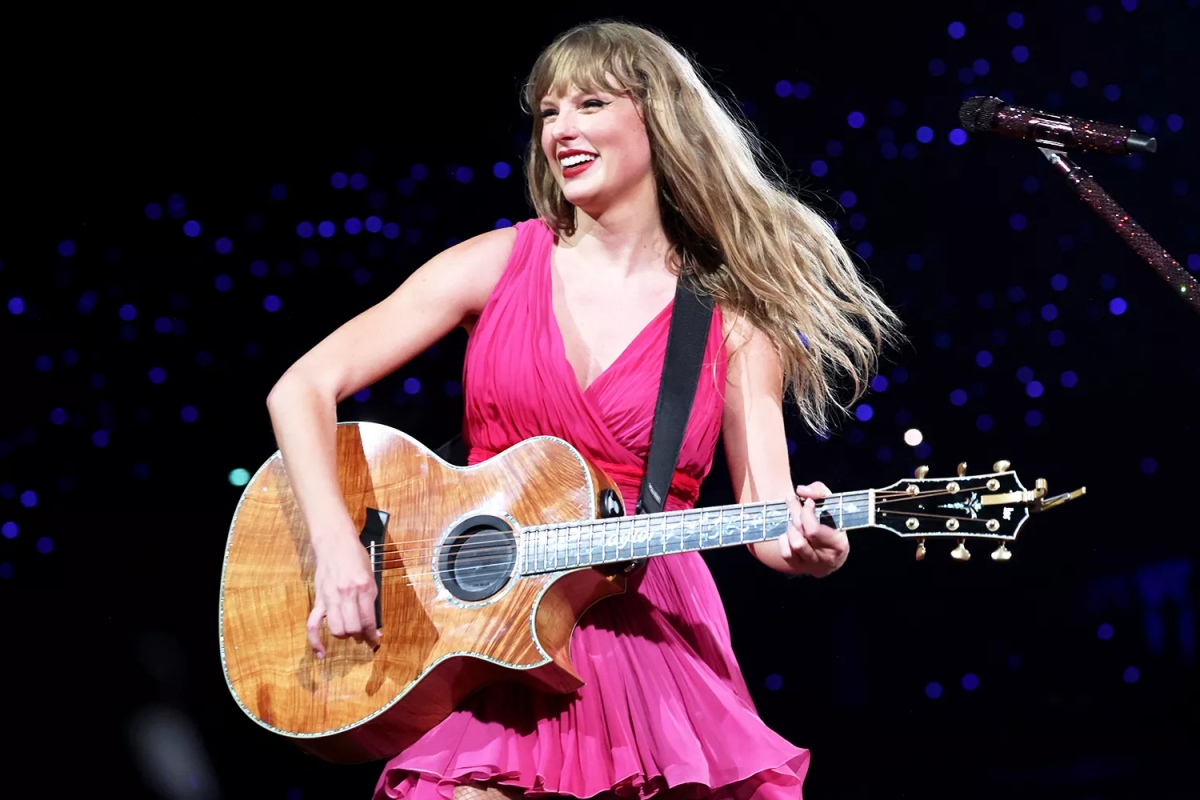 Cận cảnh những bộ cánh ấn tượng của Taylor Swift trong Eras Tour ở châu Âu - Ảnh 8.