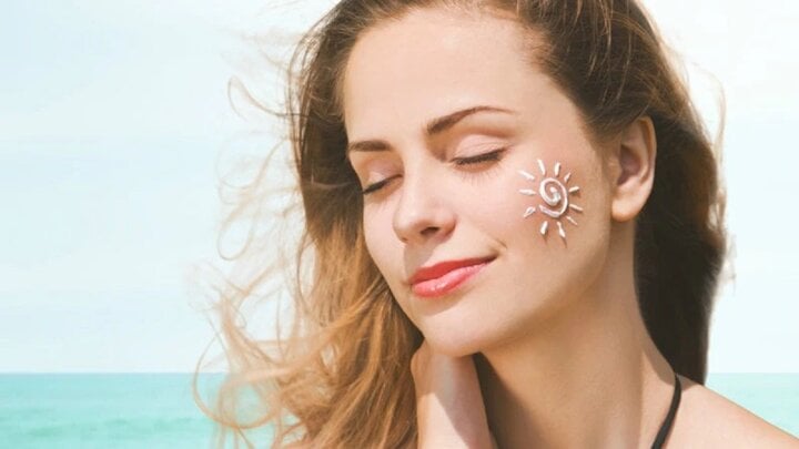 Cần chăm sóc thế nào để da không bị xấu đi khi trời nóng? - Ảnh 3.
