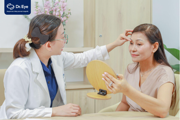 Bác sĩ Dr. Eye nhiều kinh nghiệm thẩm mỹ vùng mắt - Ảnh 2.