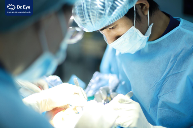 Bác sĩ Dr. Eye nhiều kinh nghiệm thẩm mỹ vùng mắt - Ảnh 3.