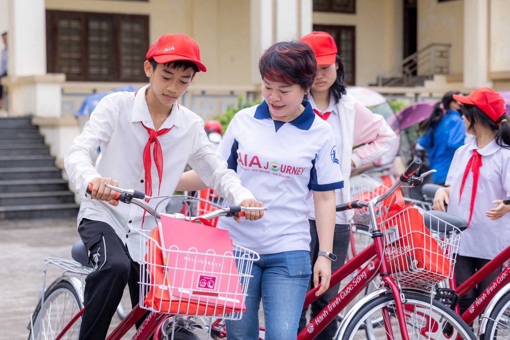 AIA Việt Nam hưởng ứng Tháng hành động vì trẻ em 2024 - Ảnh 2.