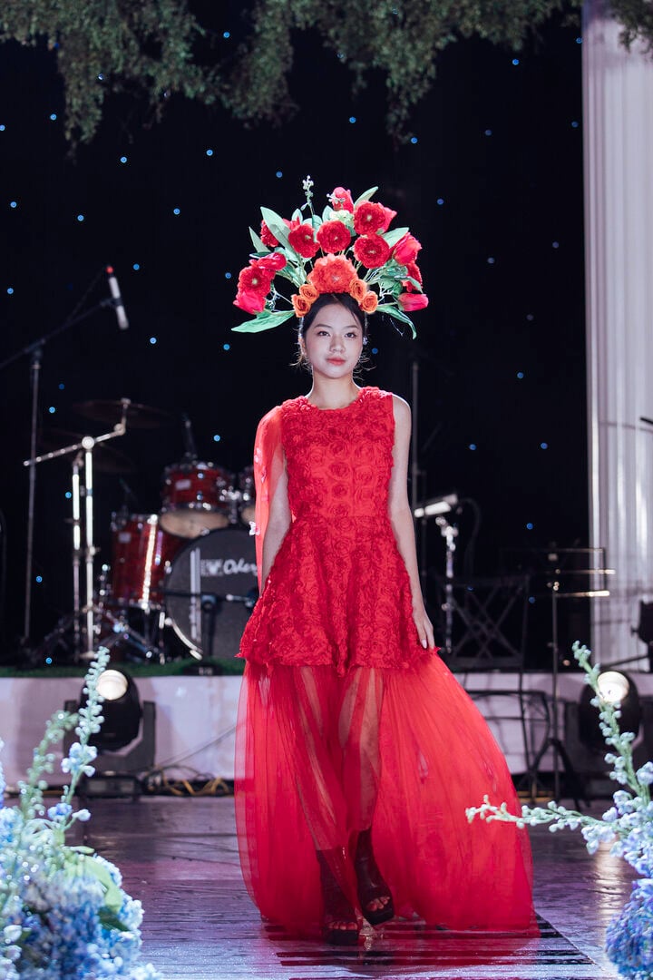 Nhà thiết kế Châu Loan ra mắt bộ sưu tập mới 'Hoa trong em' - Ảnh 3.