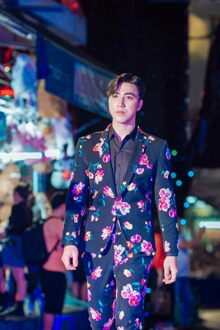 Nhà thiết kế Châu Loan ra mắt bộ sưu tập mới 'Hoa trong em' - Ảnh 7.