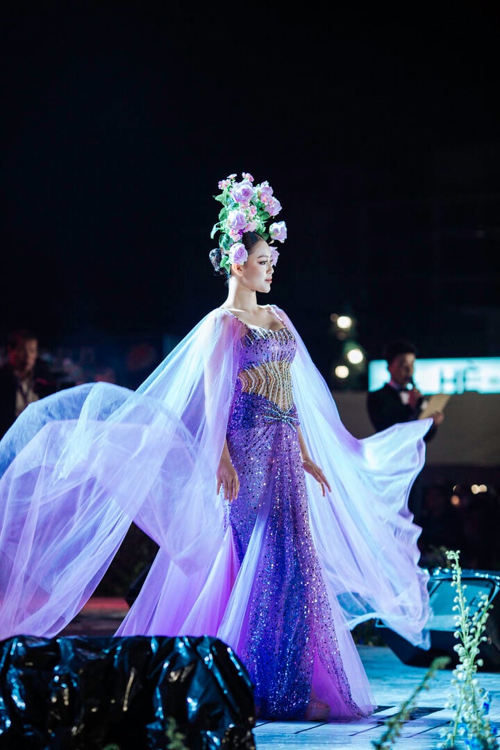 Nhà thiết kế Châu Loan ra mắt bộ sưu tập mới 'Hoa trong em' - Ảnh 4.