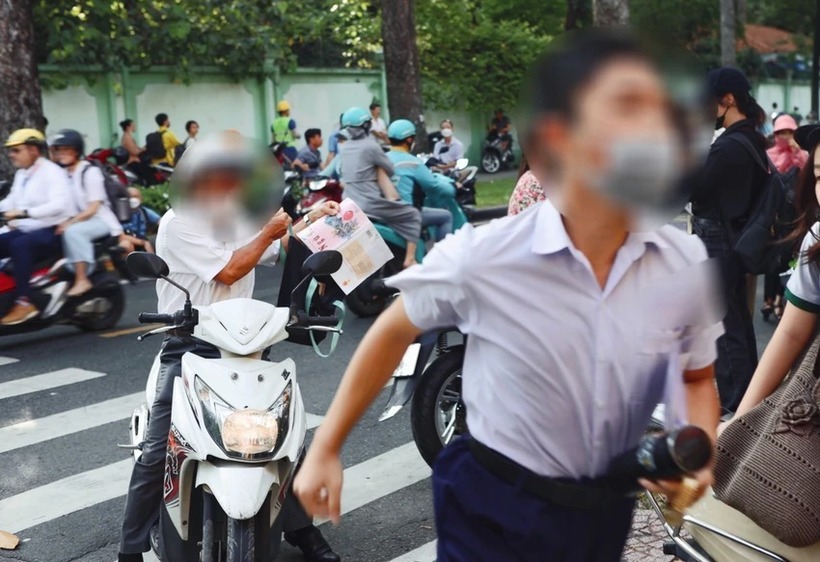 Nhớ nhầm giờ, thí sinh bỏ lỡ kỳ vào lớp 10 ở TP.HCM - Ảnh 1.