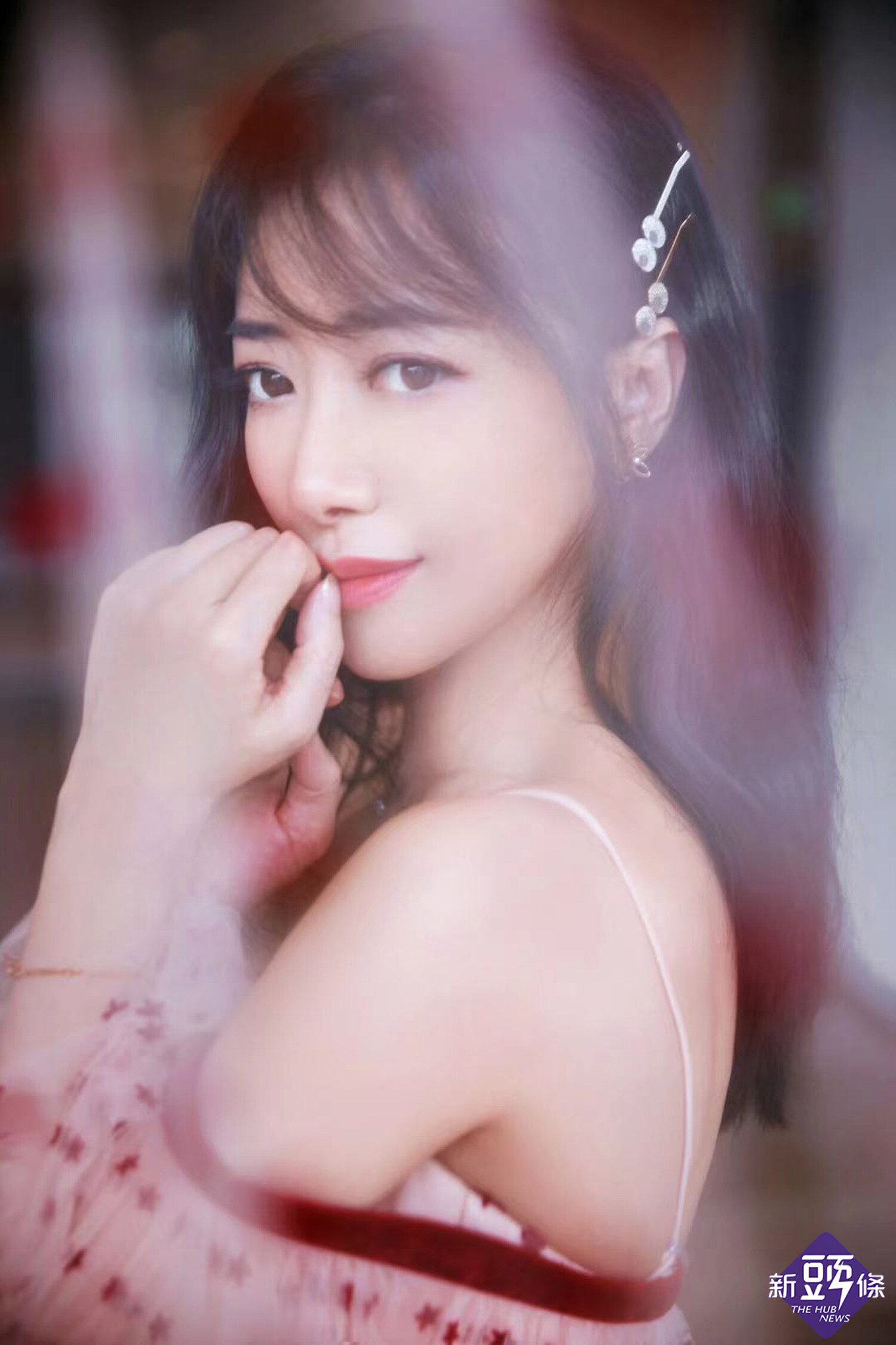Mỹ nhân 49 tuổi vẫn trẻ đẹp như gái đôi mươi, body nóng bỏng khiến dân tình ná thở - Ảnh 4. Mỹ nhân 49 tuổi vẫn trẻ đẹp như gái đôi mươi, body nóng bỏng khiến dân tình ná thở - Ảnh 4.